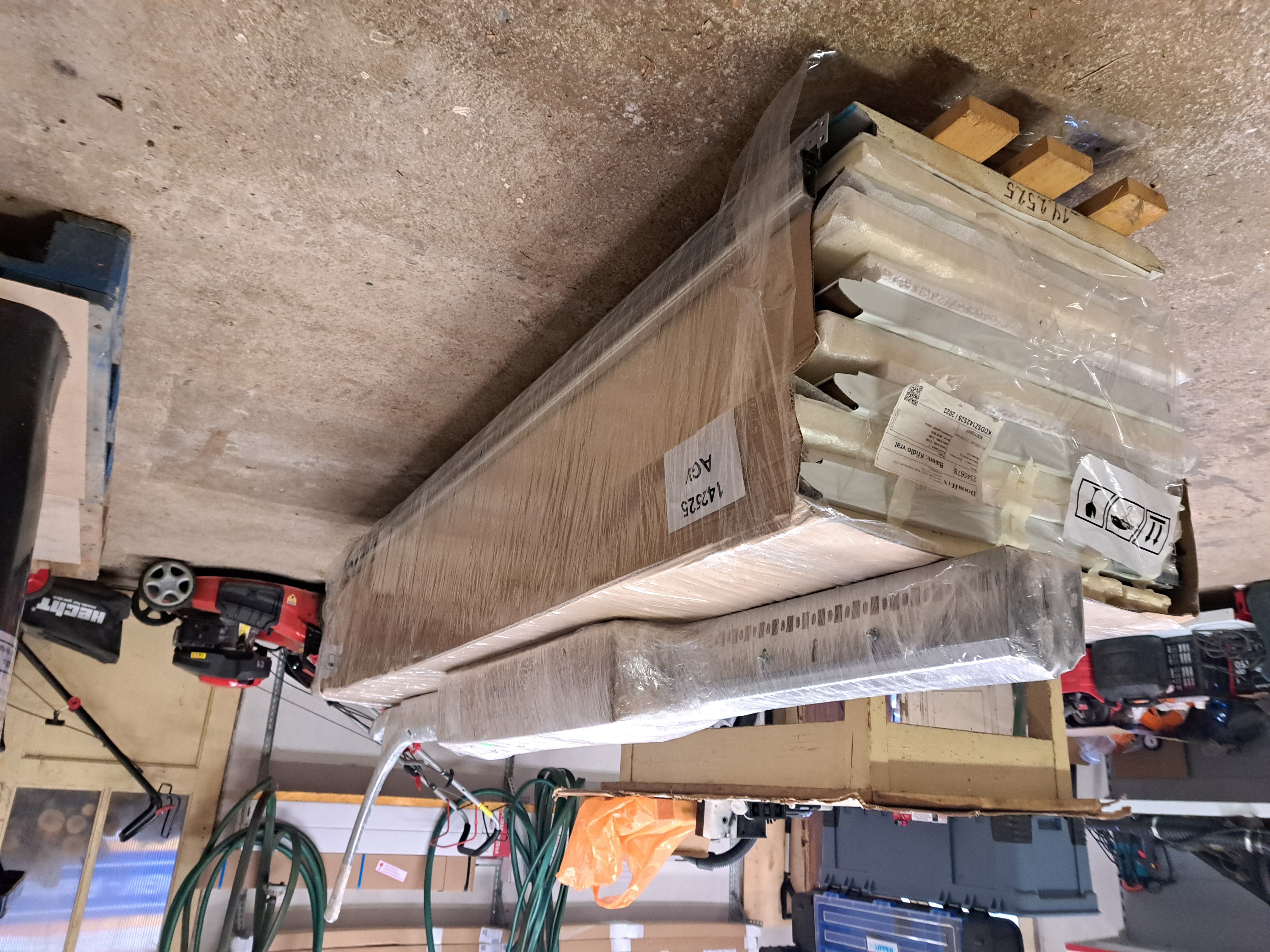 Sekční vrata Doorhan, hnědá RAL 8014